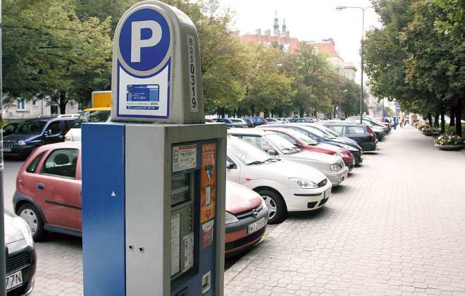 Де знайти парковки в містах Польщі