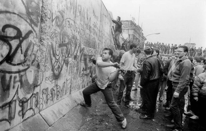 Руйнування Берлінської стіни