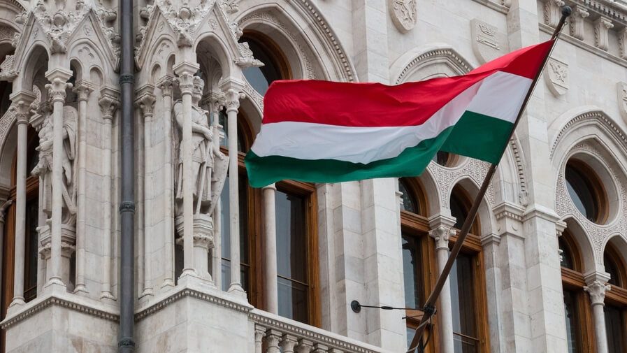 Як отримати посвідку на проживання в Угорщині